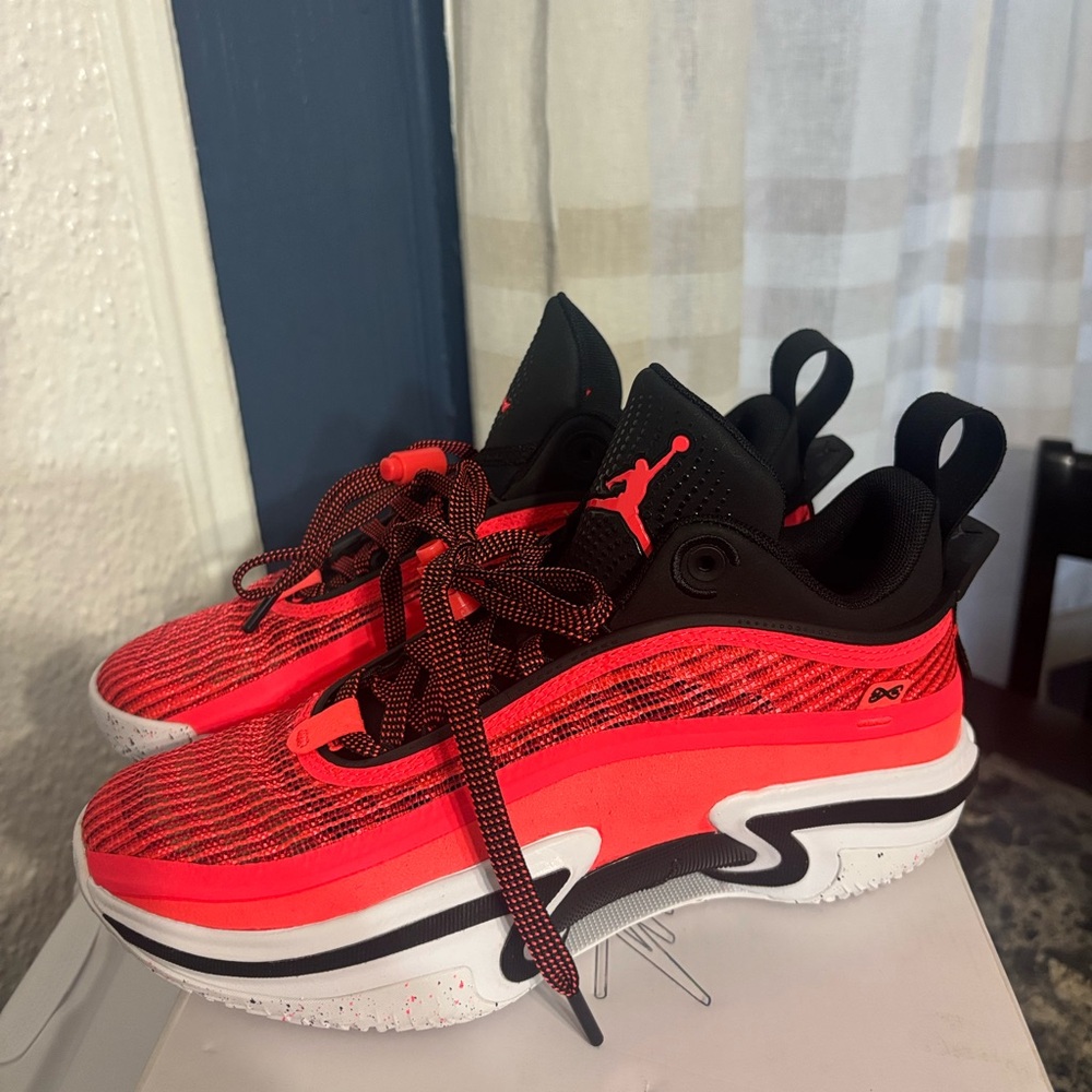 Air Jordans Xavier low pf wore once unisex men’s 8 women’s 9.5